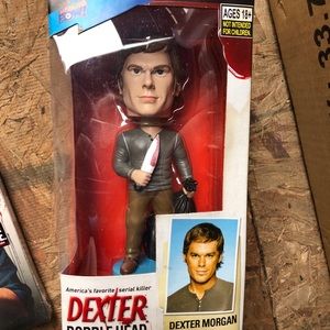 Dexter DVD season 6, Dexter NIB bobble head